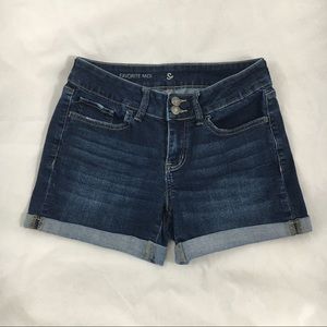 SO Women’s Sz 7 Jr Dark Denim Cuffed Jean Shorts